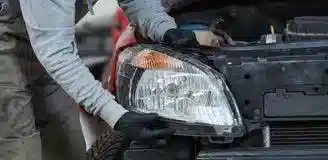 تعویض چراغ خودرو