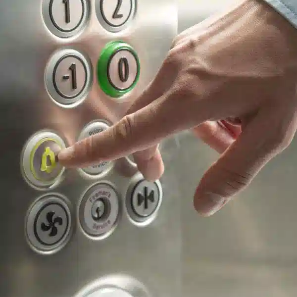 قیمت تعمیر و بازسازی آسانسور
