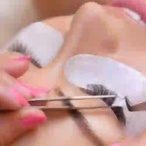 قیمت کاشت و اکستنشن مژه