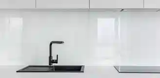 شیشه بین کابینتی